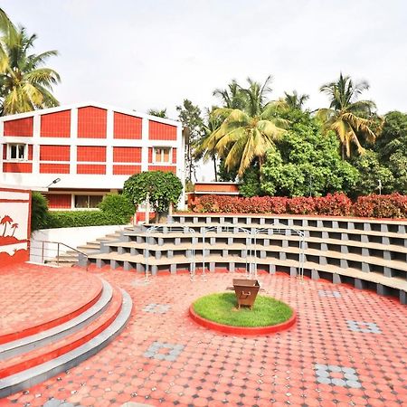 Palette - Holiday Palms Hotel Bangalore Exterior photo