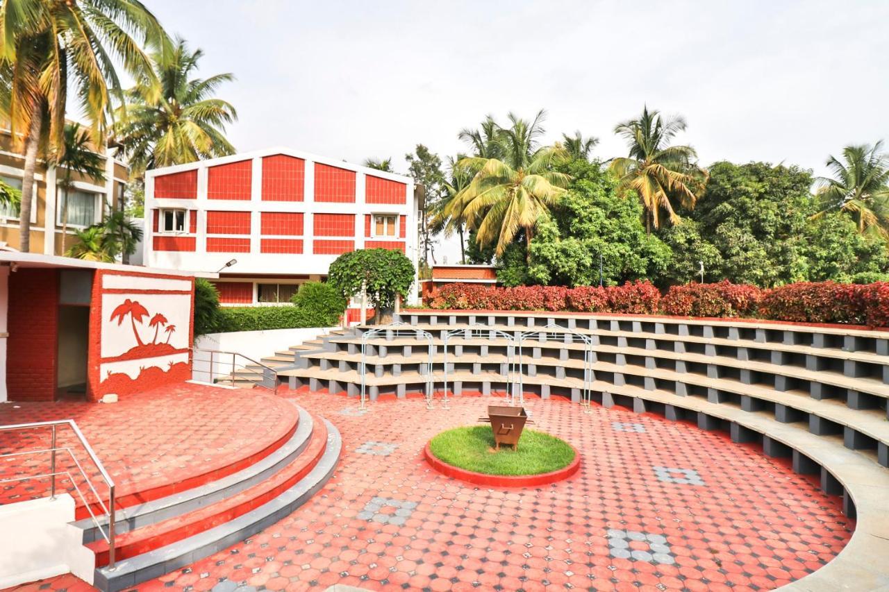 Palette - Holiday Palms Hotel Bangalore Exterior photo