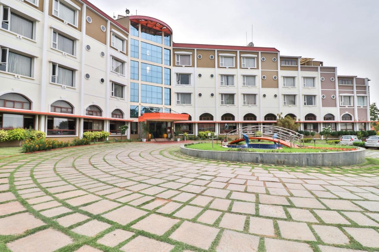 Palette - Holiday Palms Hotel Bangalore Exterior photo