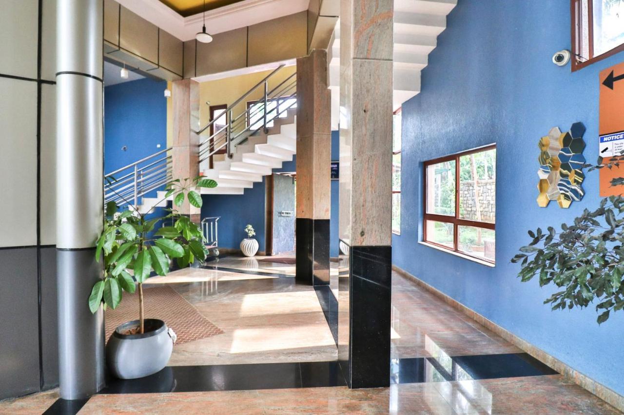 Palette - Holiday Palms Hotel Bangalore Exterior photo