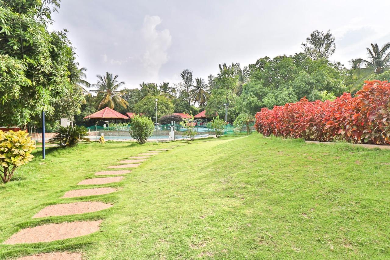 Palette - Holiday Palms Hotel Bangalore Exterior photo