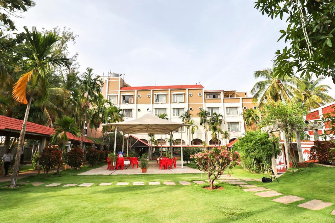 Palette - Holiday Palms Hotel Bangalore Exterior photo