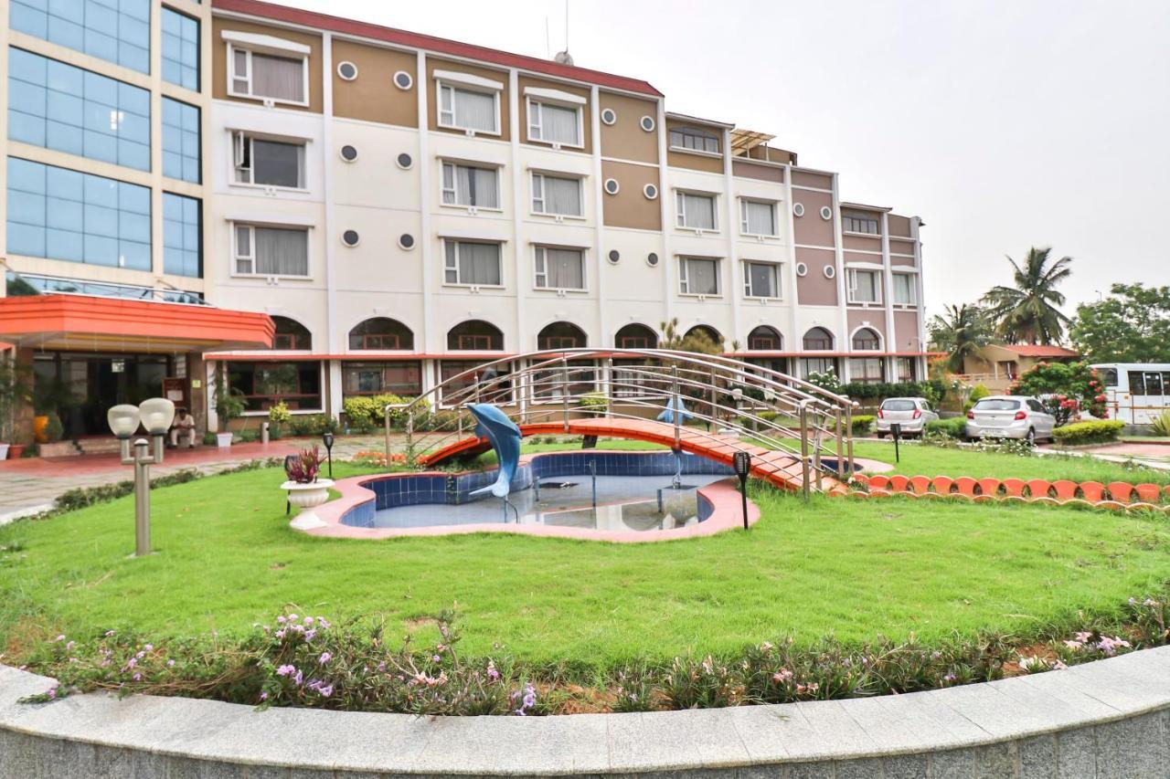 Palette - Holiday Palms Hotel Bangalore Exterior photo