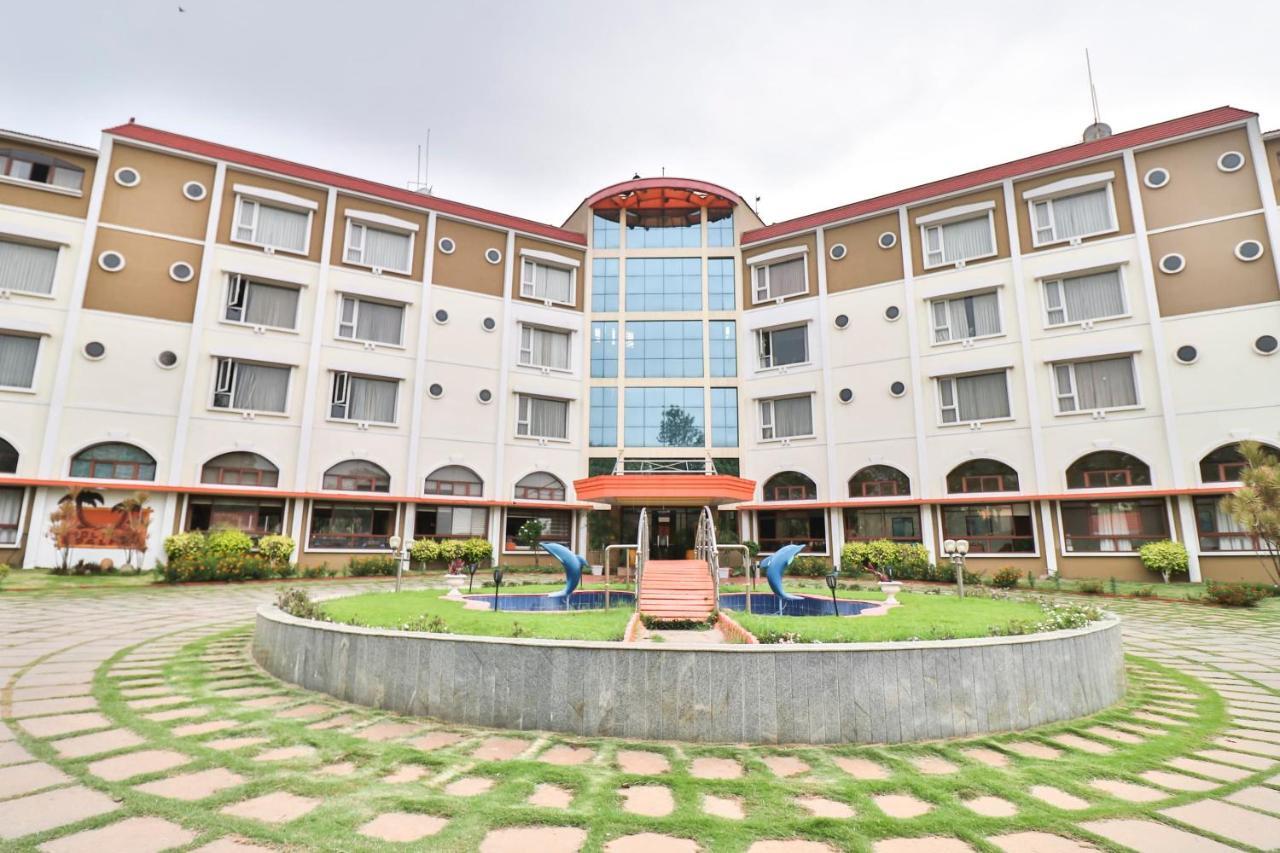 Palette - Holiday Palms Hotel Bangalore Exterior photo